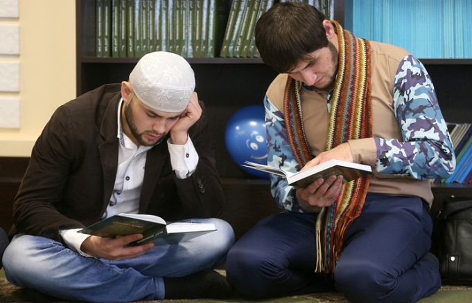 Коран в кармане: где и как учат на имама