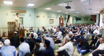 Праздничная молитва в московской общине мусульман 