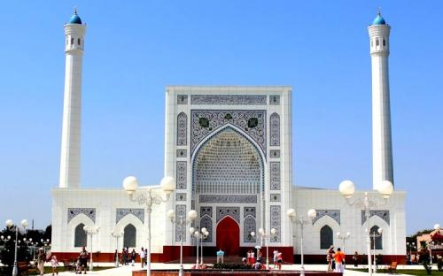 Крупным мечетям Ташкента разрешили читать азан через громкоговорители