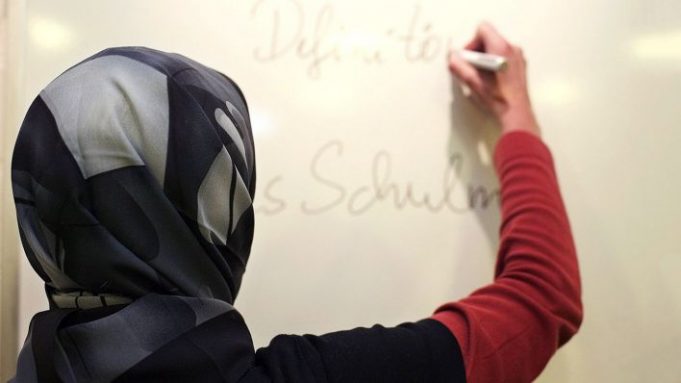 Немецкий суд назвал запрет хиджаба учительницам посягательством на права и свободы человека