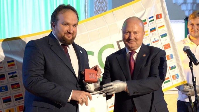 Представитель РТ в РФ вручил медаль ректору Московского Исламского Колледжа Теологии и Права